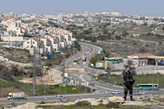 مسؤول فلسطيني يطالب مجلس الأمن بقرارات ملزمة لوقف التوسع الاستيطاني الإسرائيلي