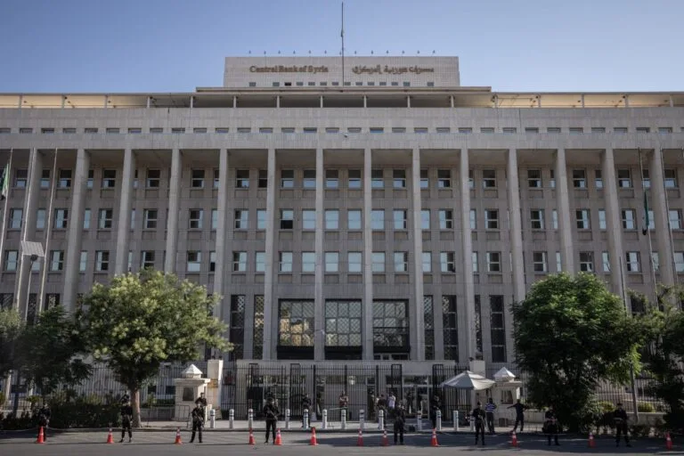 The Central Bank of Syria confirms the continuation of withdrawing old currency through post offices in the provinces