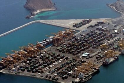 Via a sea line that shortens shipping time.. Khorfakkan Port prepares to receive the largest shipment of Chinese cars