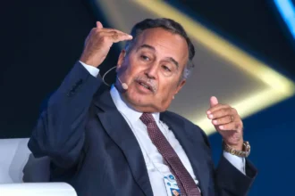 نبيل فهمي يدين الضربة الإسرائيلية على مطار أبو الظهور ويحذر من اتساع رقعة التصعيد في سوريا