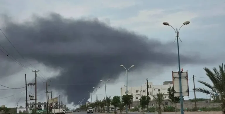 7 قتلى و30 جريحا بهجوم حوثي على المخا والدفاعات الجوية تسقط 11 مسيرة