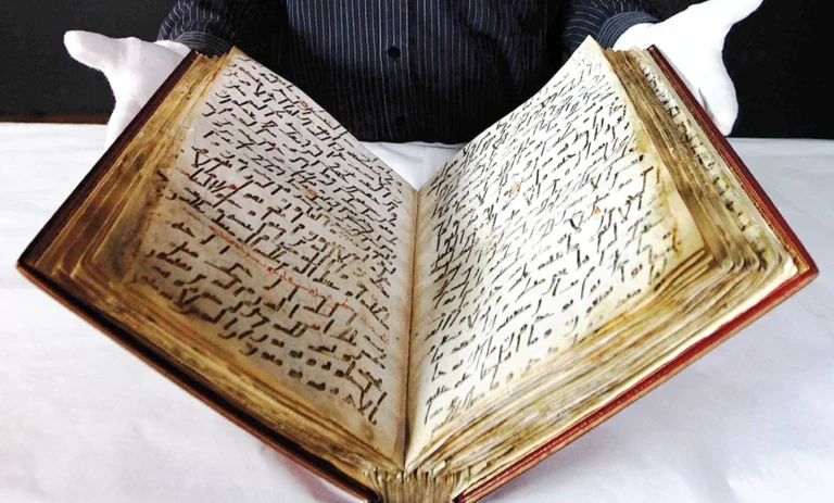 وثيقة عربية مخفية داخل مخطوطة قديمة تكشف تفاصيل نادرة عن حكم خانات القرم قبل خمسة قرون