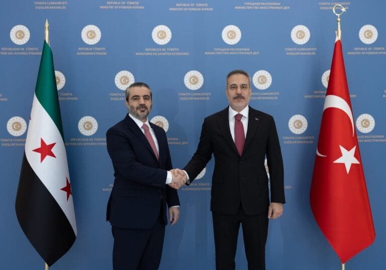 أنقرة ودمشق تؤكدان عمق العلاقات وتحذيران: أي تهديد لسوريا يطال تركيا مباشرة