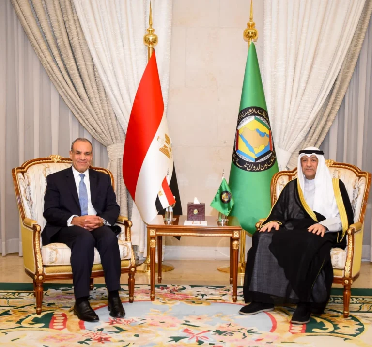 The Egyptian Foreign Minister discusses with the Secretary-General of the Gulf Cooperation Council strengthening the strategic partnership and security coordination