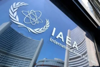 وكالة الطاقة الدولية تخفض توقعات الطلب على النفط لعام 2026 وسط استمرار إغلاق مضيق هرمز