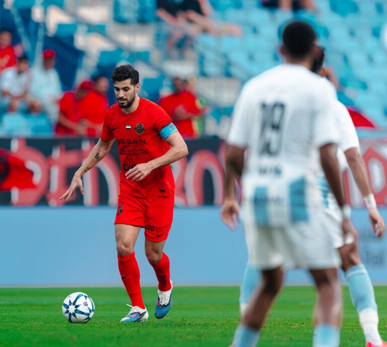 Shabab Al Ahli come back against United.. A draw settles the fifth round match in the UAE League