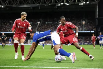 ليفربول يحقق فوزه الأول في الدوري الإنجليزي بثنائية أمام إيبسويتش