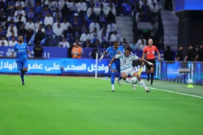 الهلال يتلقى خسارته الأولى.. نيوم يحسم المواجهة بثنائية في الدوري السعودي