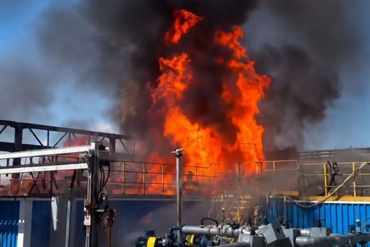 Massive Fire Extinguished at Kazakhstan Oil Refinery as Investigation Launches