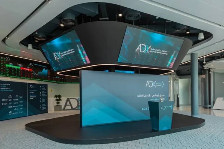 UAE stocks maintain upward trajectory.. Abu Dhabi regains 10,000 points. Dubai is approaching 6,000