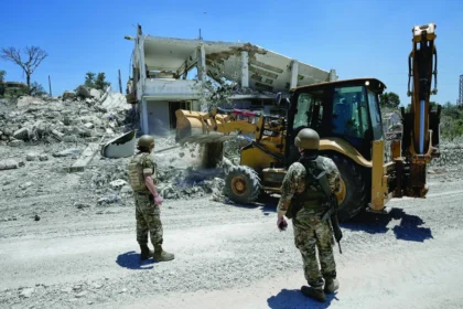 The Israeli army makes a localized withdrawal to Beaufort Castle in southern Lebanon