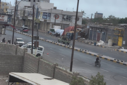 الحوثيون يسيطرون على مدينة المخا الاستراتيجية ويهددون باب المندب