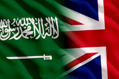 السعودية وبريطانيا تدفعان نحو تحرك دبلوماسي لاحتواء التصعيد في المنطقة