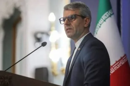 Tehran warns Americans against "exploiting their debts" to send their sons to a war Israel insists upon
