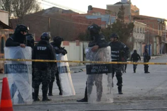 Disaster in Bolivia: 10 dead and dozens injured in a horrific explosion at a military barracks near La Paz