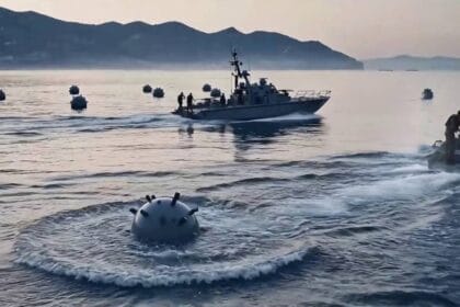 Secret and complex: Key US details of clearing the Strait of Hormuz of minesومعقدة: تفاصيل مهمة أمريكية لتطهير مضيق هرمز من الألغام