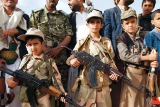 تقرير حقوقي صادم: جماعة الحوثي تجند آلاف أطفال اليمن