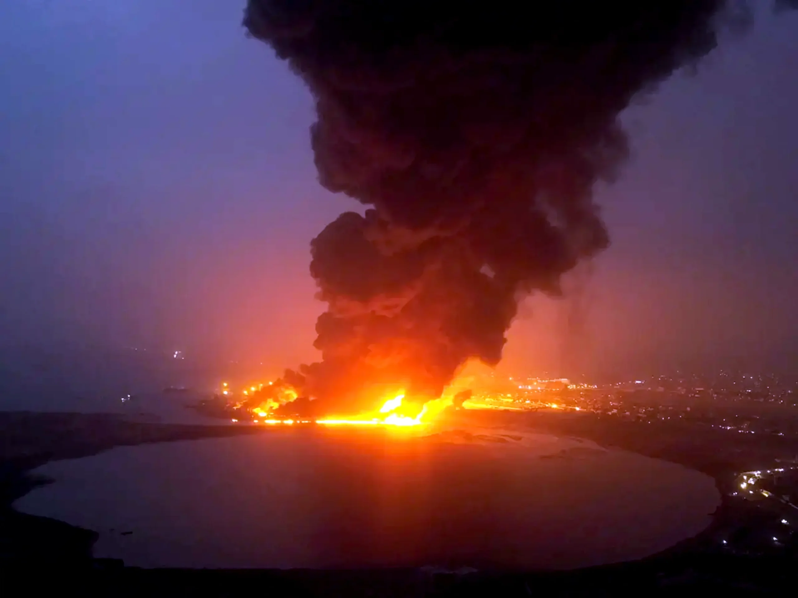Breaking: Explosions heard in the Yemeni city of Hodeidah