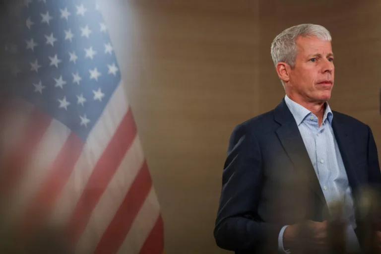 Washington escalates pressure on Tehran: US Navy moves to halt Iranian oil exports